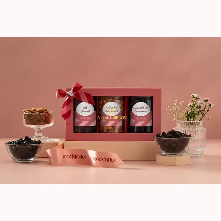 Nuts and Berries Dry Fruit Box